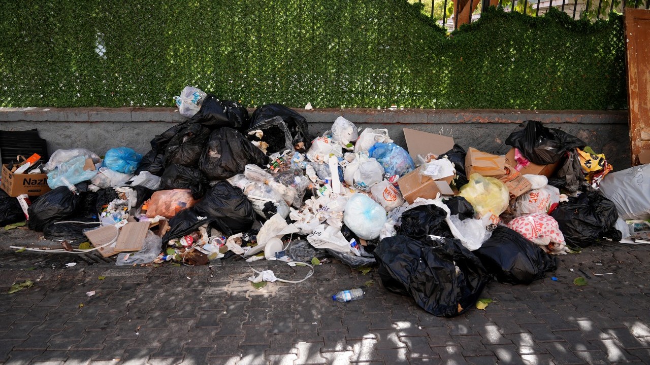 Foto - CHP belediyeciliği bir halk sağlığı meselesi: Vatandaşlar çöp yığınları arasında kaldı! İzmirli CHP ile çöplüğe mahkûm