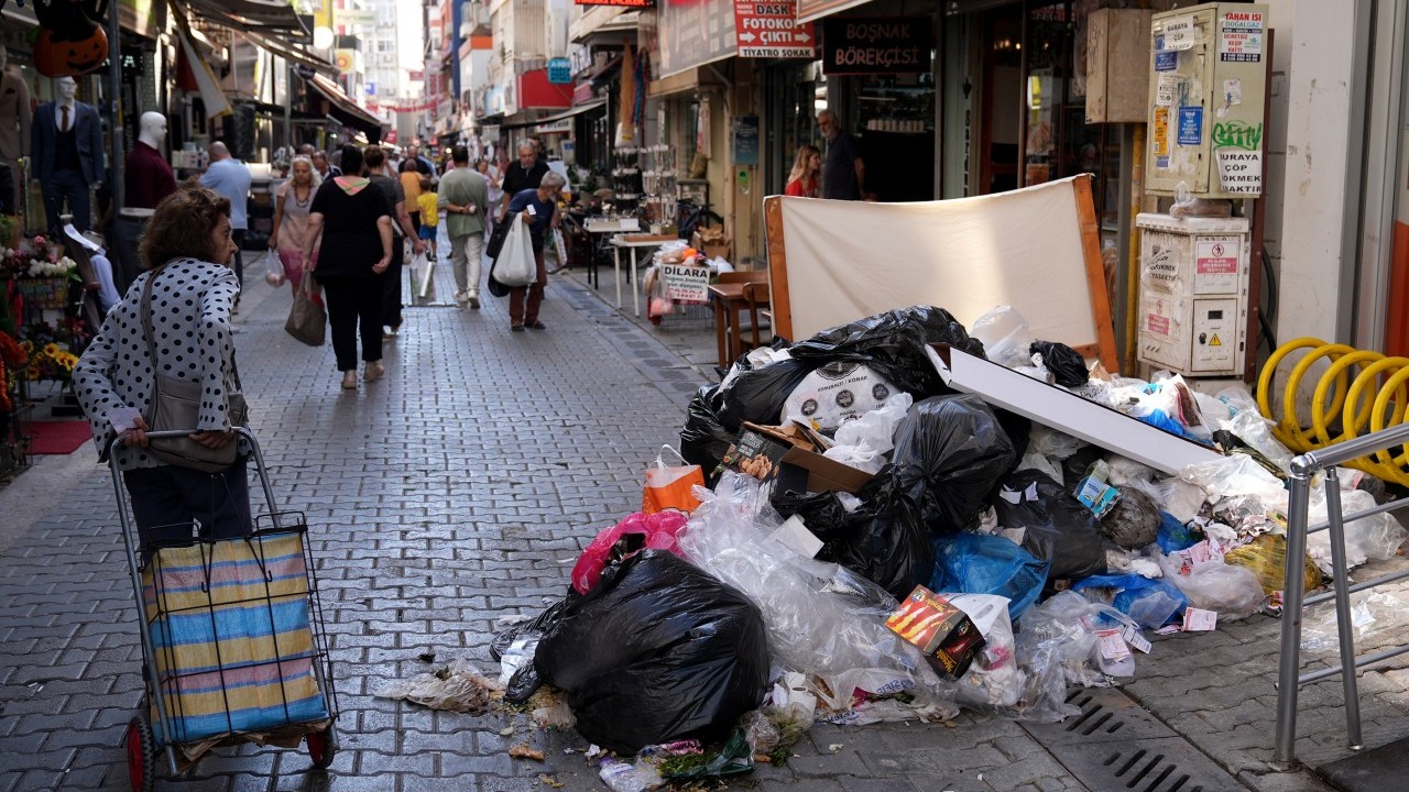 Foto - CHP belediyeciliği bir halk sağlığı meselesi: Vatandaşlar çöp yığınları arasında kaldı! İzmirli CHP ile çöplüğe mahkûm