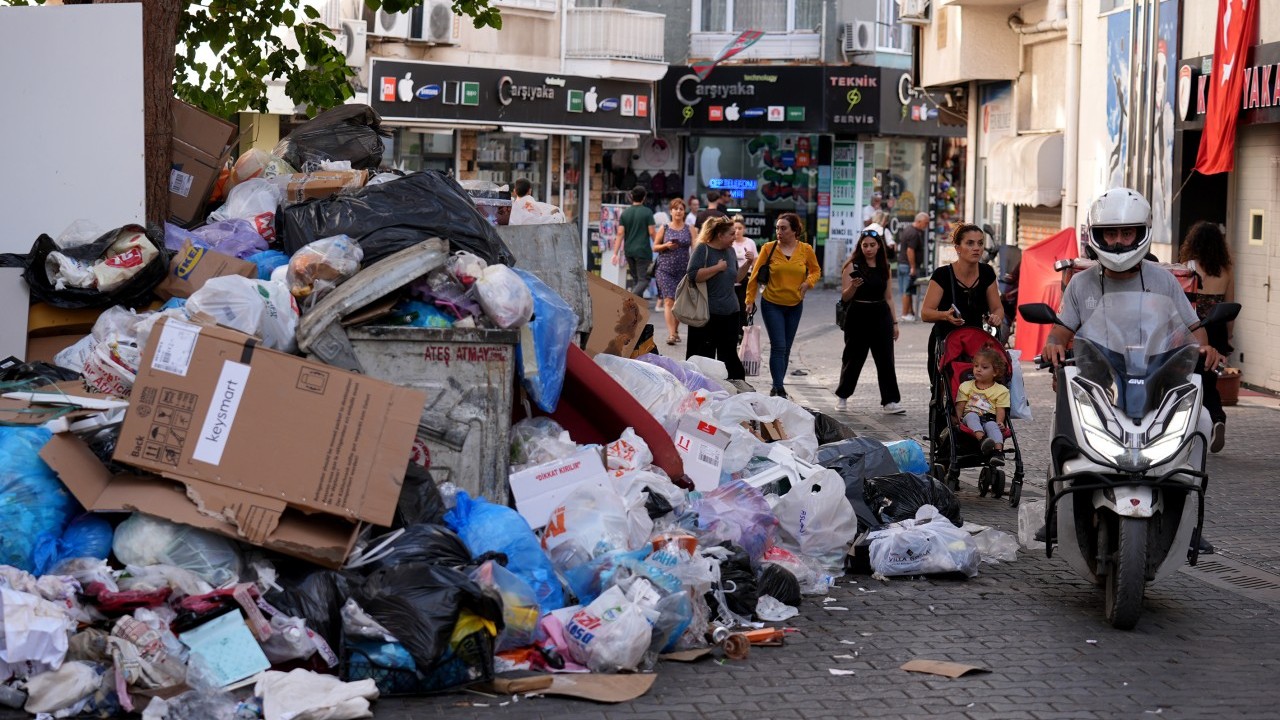 Foto - CHP belediyeciliği bir halk sağlığı meselesi: Vatandaşlar çöp yığınları arasında kaldı! İzmirli CHP ile çöplüğe mahkûm