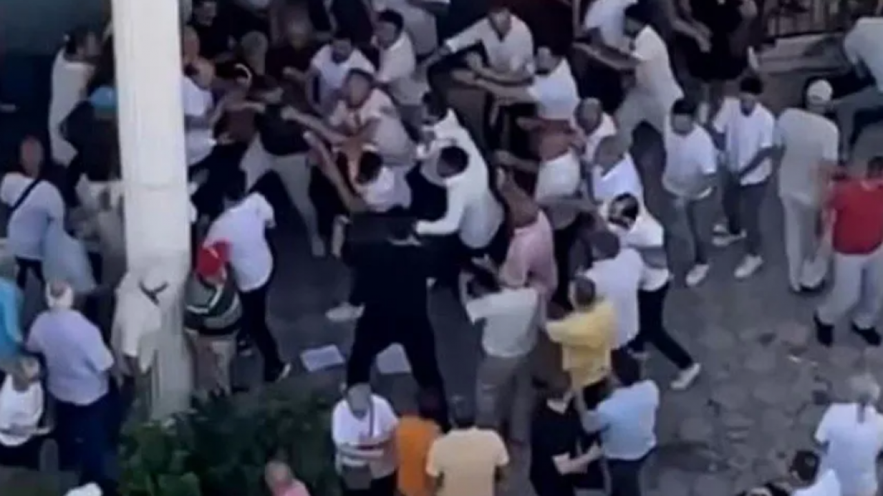 Foto - CHP demek TEKME, TOKAT, KÜFÜR demektir! Kongrede ortalık toz duman oldu! Küfürler ve yumruklar havada uçuştu