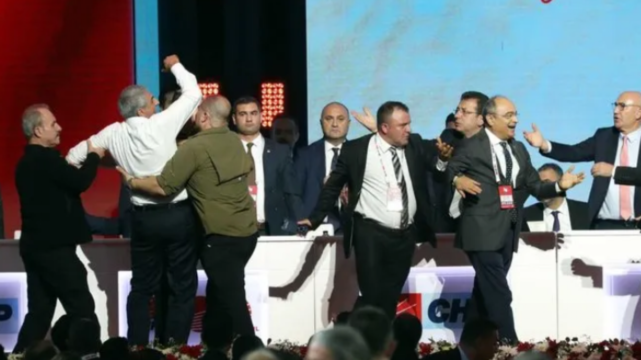 Foto - CHP demek TEKME, TOKAT, KÜFÜR demektir! Kongrede ortalık toz duman oldu! Küfürler ve yumruklar havada uçuştu