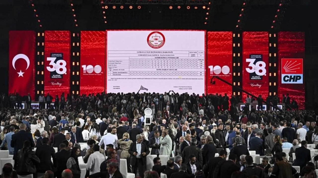 Foto - CHP demek TEKME, TOKAT, KÜFÜR demektir! Kongrede ortalık toz duman oldu! Küfürler ve yumruklar havada uçuştu