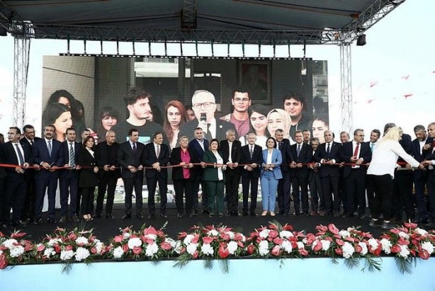 Foto - CHP fiyaskosu! Tamamlanamayan yurdu açtılar