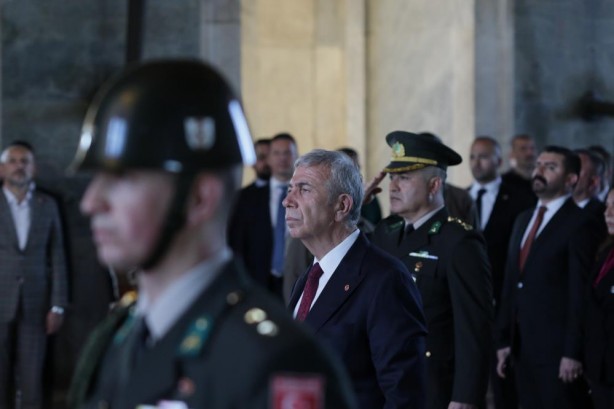 Foto - CHP her telden açılıyor! Dün Kandil uzlaşısı, bugün Anıtkabir ziyareti