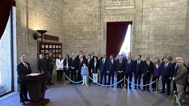 Foto - CHP her telden açılıyor! Dün Kandil uzlaşısı, bugün Anıtkabir ziyareti