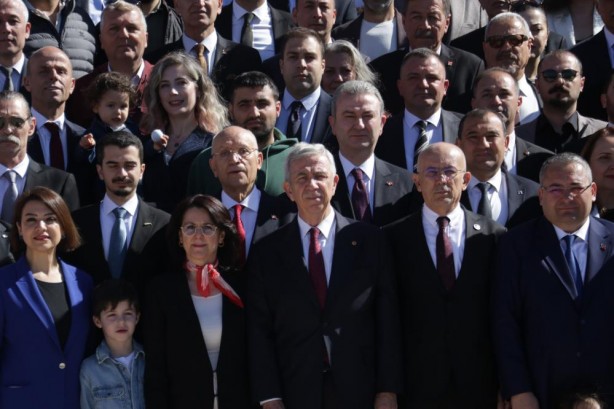 CHP her telden açılıyor! Dün Kandil uzlaşısı, bugün Anıtkabir ziyareti