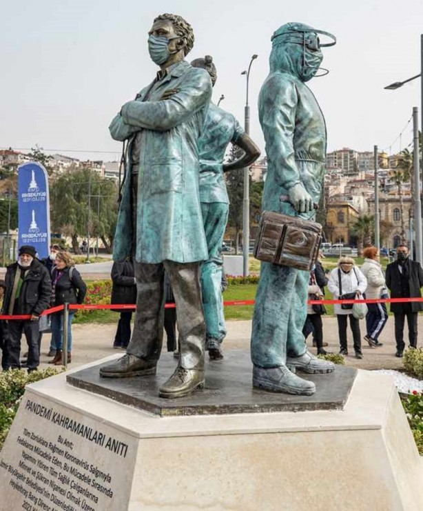 Foto - CHP heykel sevdasından vazgeçmiyor! İzmir Büyükşehir Belediyesi'nden yeni ucubeler