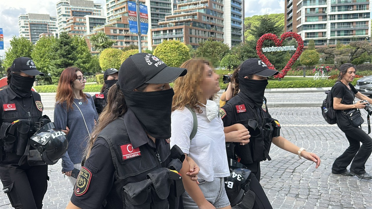 Foto - CHP İstanbul İl Başkanlığı'nda sıcak saatler! Polis müdahale etti, çok sayıda gözaltı var