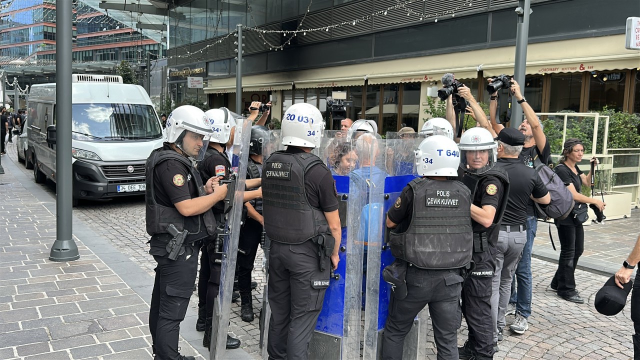 Foto - CHP İstanbul İl Başkanlığı'nda sıcak saatler! Polis müdahale etti, çok sayıda gözaltı var