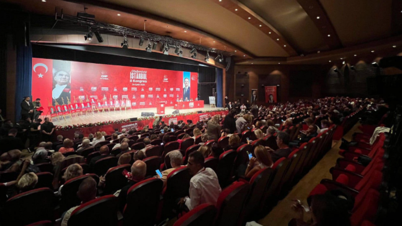 Foto - CHP İstanbul Kongresi'nde gündem olan protesto! Özgür Çelik'in üstünü çizdiler