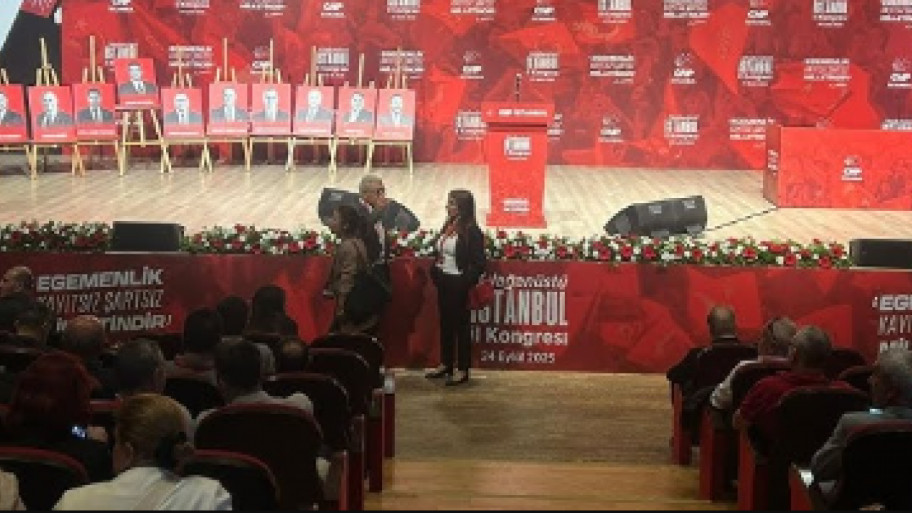 CHP İstanbul Kongresi'nde gündem olan protesto! Özgür Çelik'in üstünü çizdiler