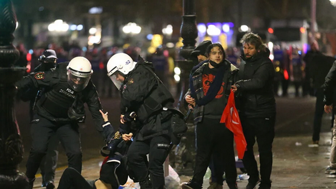 Foto - CHP kaynıyor! Partililer böyle isyan etti: Tutuklananların ailelerinden CHP'li isimlere sert tepki