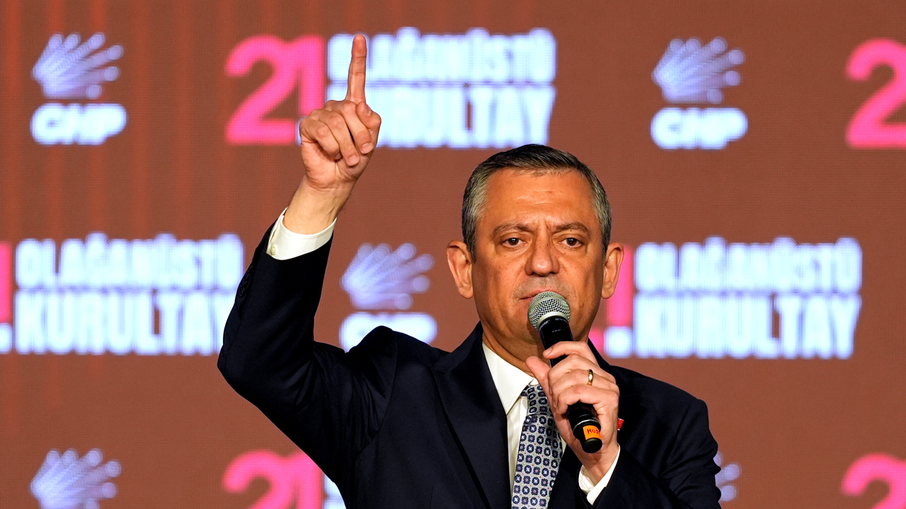 Foto - CHP lideri Özgür Özel 'Atıp tutuyor' dedi, Cüneyt Özdemir'den çok sert yanıt geldi: 