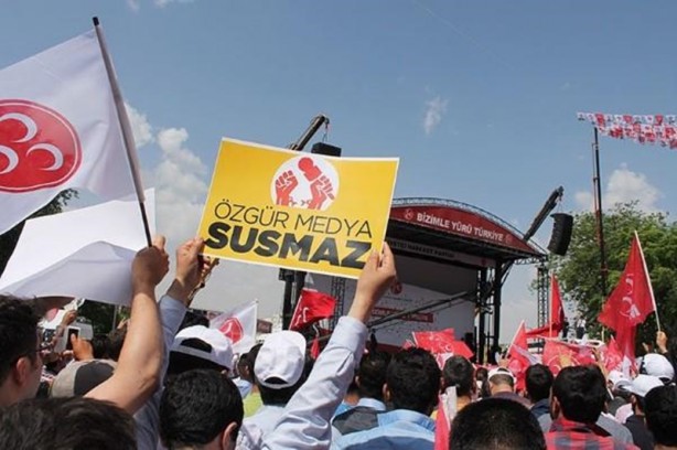 CHP, MHP, HDP ve Saadet'ten ortak 'paralel' pankart