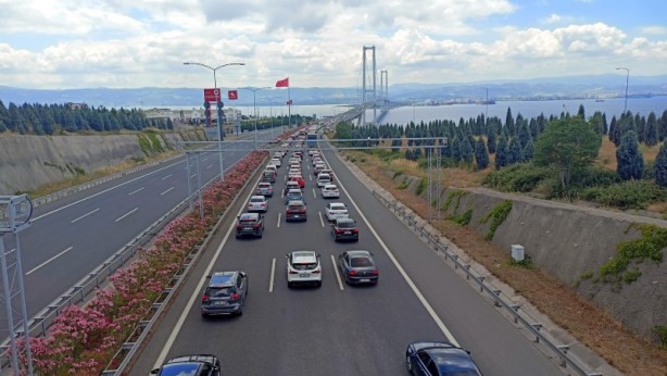 Foto - CHP olsaydı yüzerek giderlerdi! 'Gereksiz köprü'ye bayram akını