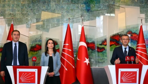 Foto - CHP ve DEM birlikteliğinde yeni boyut! Türk olmaktan utanan adaya ortak miting yaptılar!