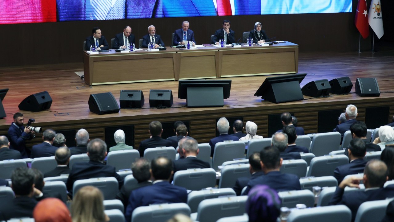 Foto - CHP ve Yeniden Refahlı belediye başkanları AK Parti’ye geçti! Rozetlerini Erdoğan taktı