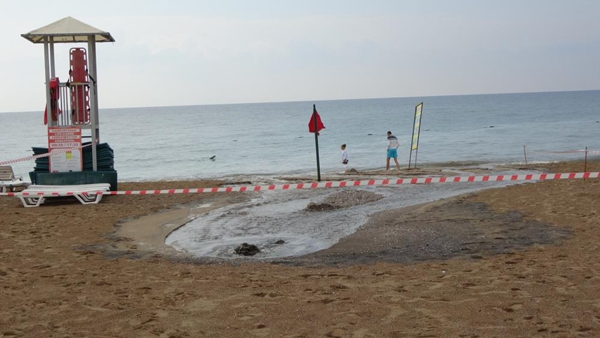 CHP yönetimi kendini belli ediyor! Turizm kentinde kanalizasyon rezaleti