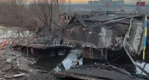 Foto - CHP zihniyeti Ukrayna'da da boş durmadı! Halk can derdinde, 'heykelciler' heykel!