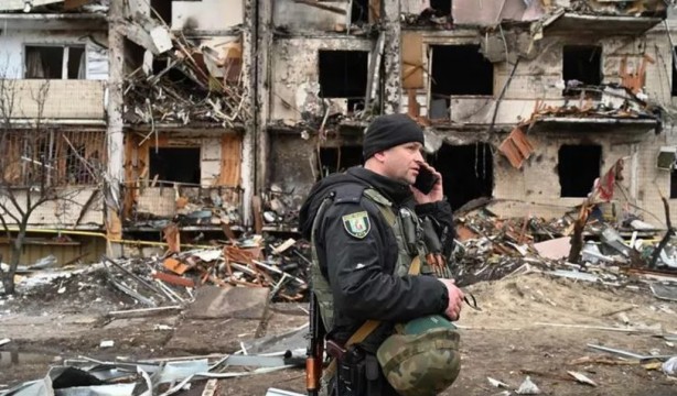 Foto - CHP zihniyeti Ukrayna'da da boş durmadı! Halk can derdinde, 'heykelciler' heykel!