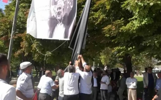 Foto - CHP zihniyetinin Kur'an-ı Kerim'e de saygısı yok! Şehit Haniye posterinde dikkat çeken detay