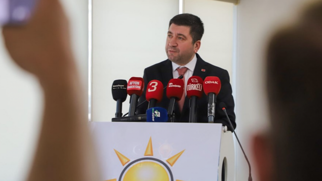 CHP’de İstifa Depremi ve 'Küfür' Skandalı: Siyasi Arenada Tansiyon Yükseliyor
