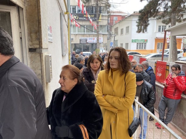 Foto - CHP'de olaylı başkanlık seçimi! Üyeler isyan etti, salon karıştı