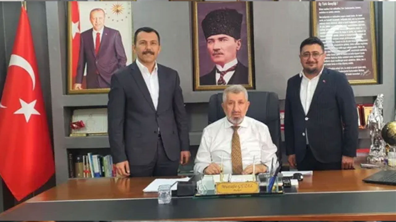 Foto - CHP'den istifa edip AK Parti'ye geçen başkanın ilk icraatı olay oldu! Haberi alan CHP'liler çıldırdı