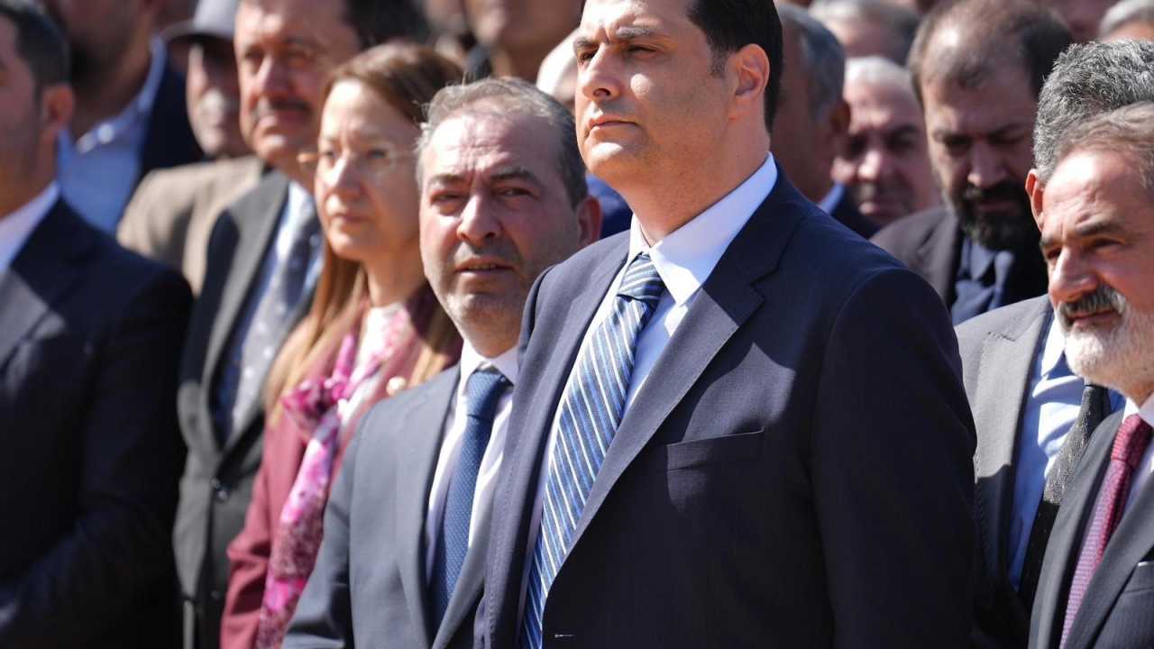 Foto - CHP’den istifa etmişti, AK Parti’ye geçeceği iddia ediliyordu! Şehit Heniyye’nin afişini köpekler gibi parçalatan belediye başkanından olay açıklama 