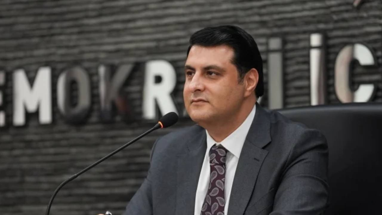 Foto - CHP’den istifa etmişti, AK Parti’ye geçeceği iddia ediliyordu! Şehit Heniyye’nin afişini köpekler gibi parçalatan belediye başkanından olay açıklama 