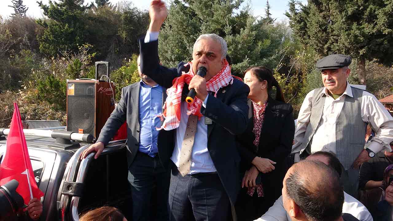 CHP'den istifa etti krallar gibi karşılandı: Özgür Özel'e lanet okudu