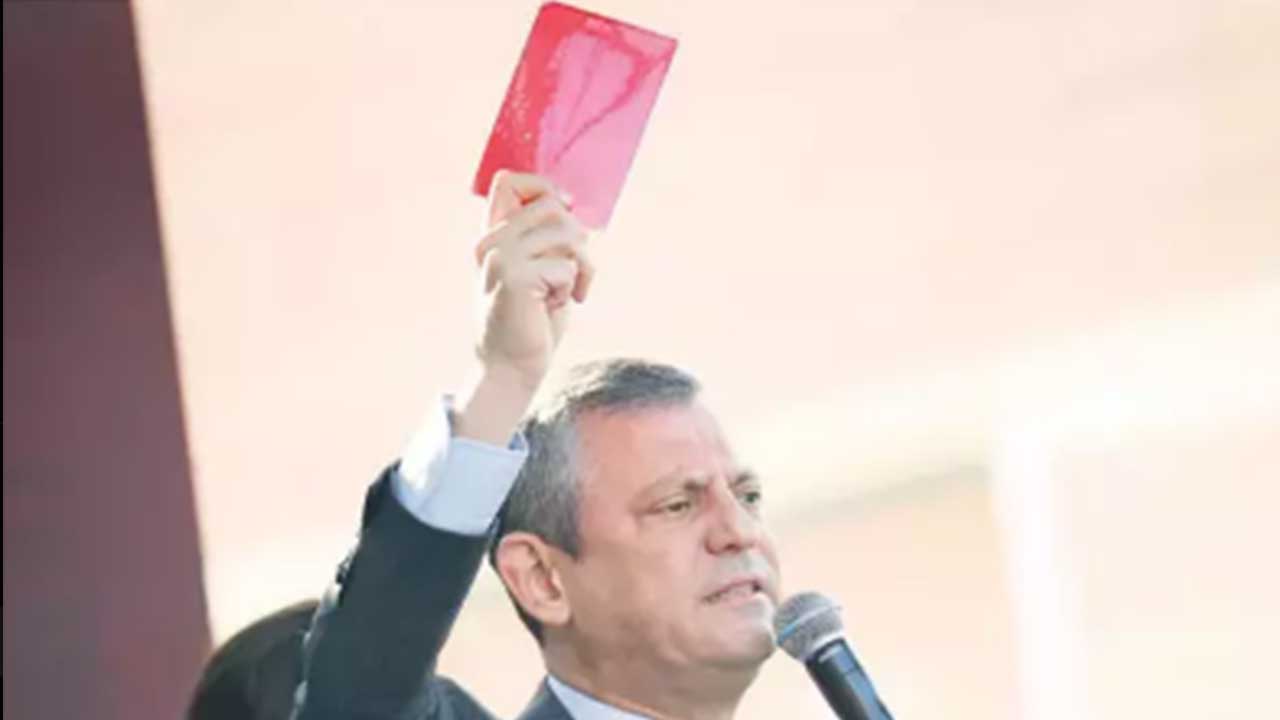 Foto - CHP’den şimdi de mobil kırmızı kart! Sosyal medya yıkıldı: Dalga mı geçiyorsunuz siz?