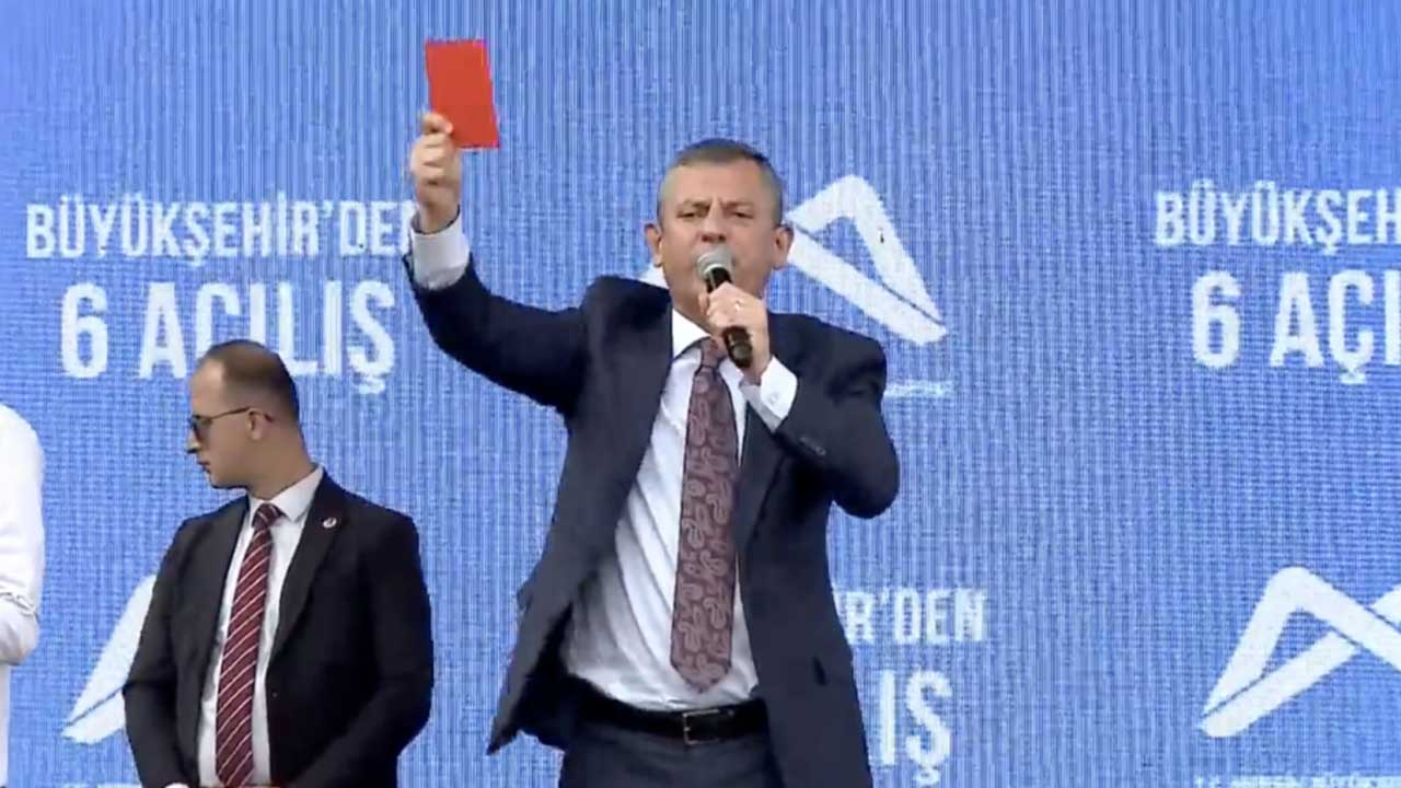 Foto - CHP’den şimdi de mobil kırmızı kart! Sosyal medya yıkıldı: Dalga mı geçiyorsunuz siz?