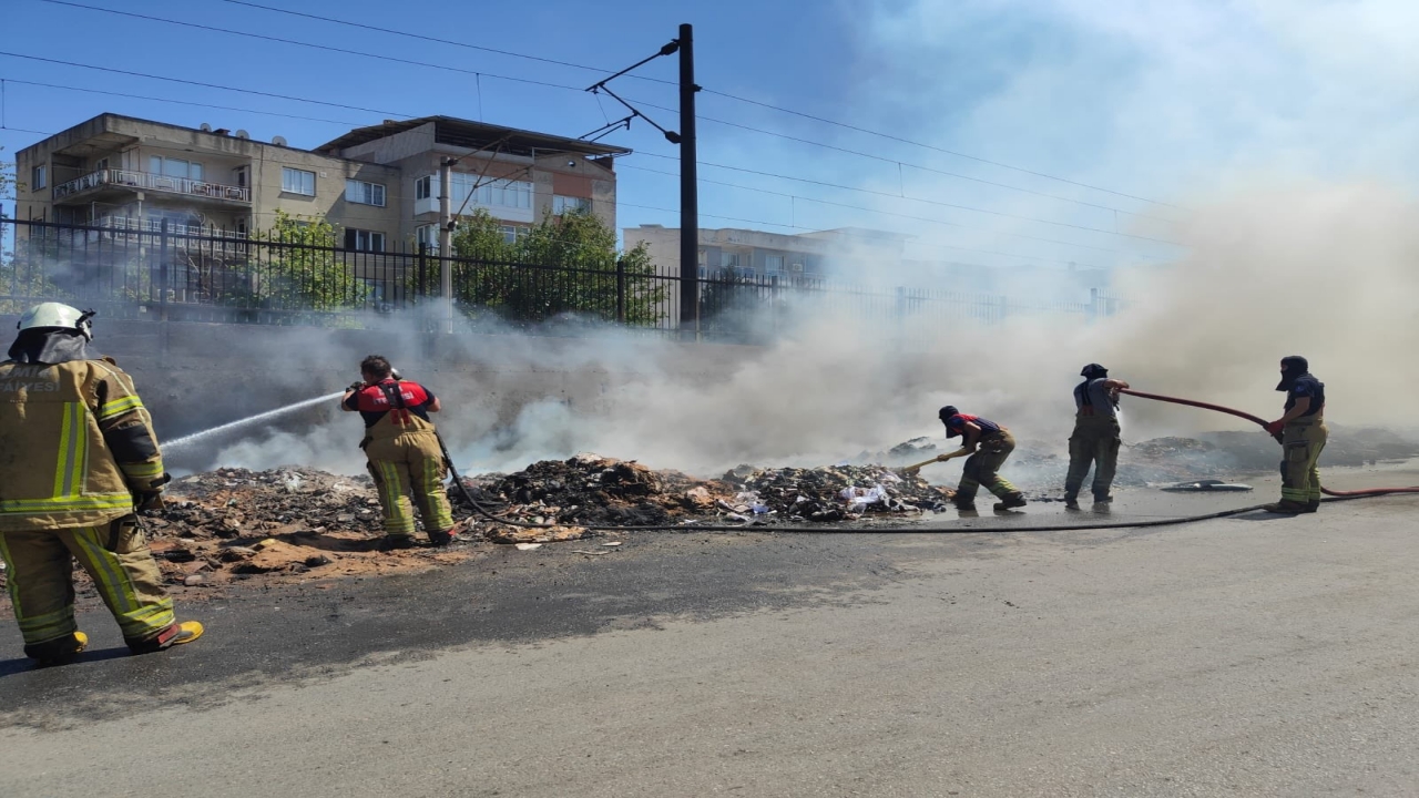 Foto - CHP’li belediyede çöpler, toplanmadığı için sokak ortasında yakılmaya başlandı