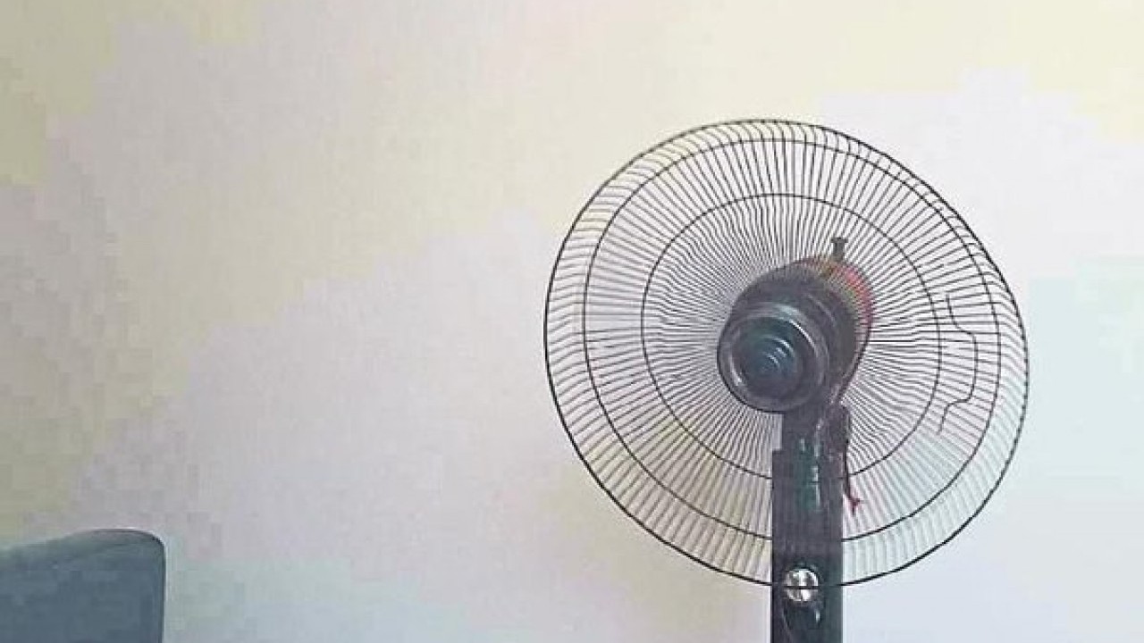 Foto - CHP'li belediyede makam odalarına klima personele vantilatör