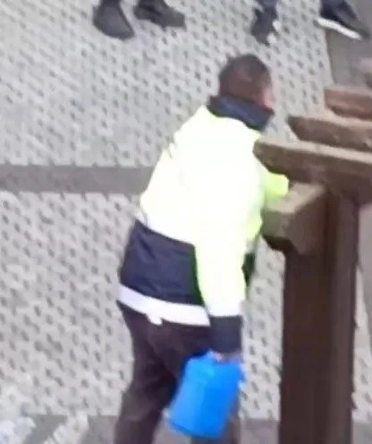 Foto - CHP’li belediyede skandal! Engelli işçi haksızlığa dayanamadı, kendini yakmaya kalkıştı