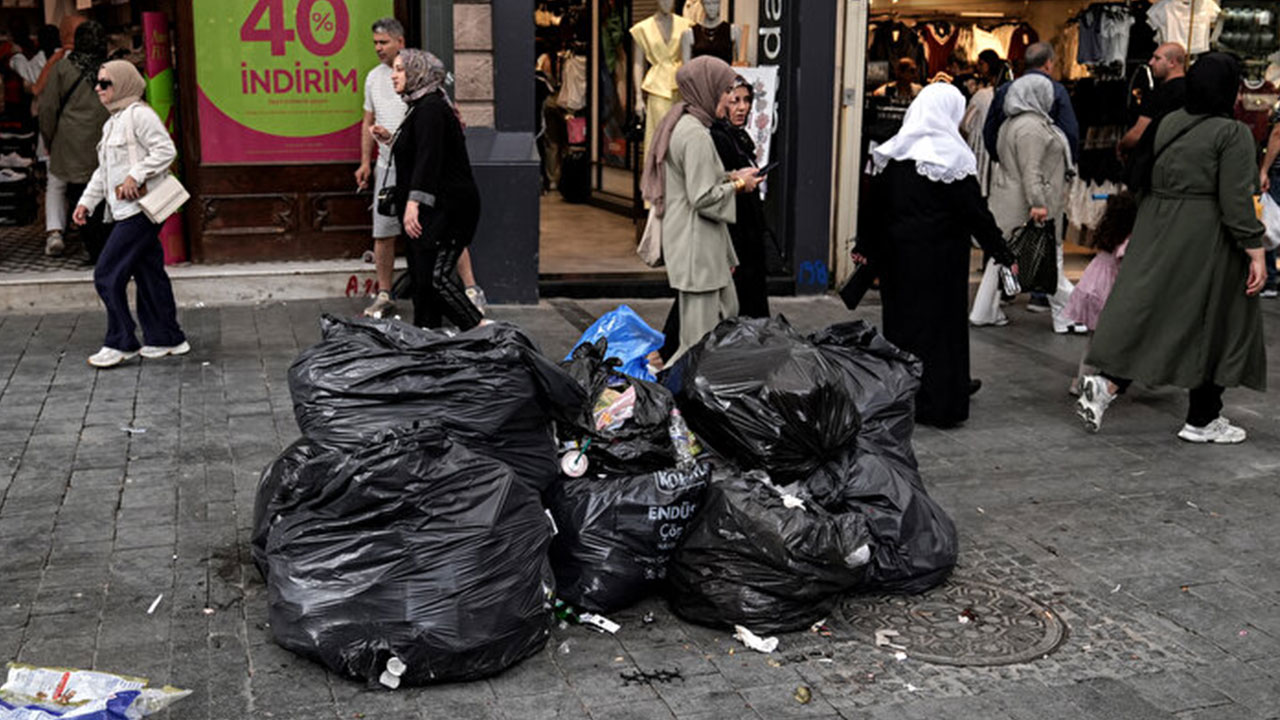 Foto - CHP'li belediyede turistler şaşkınlıkla bu felakete bakıyor: Gerçekten rezil olduk