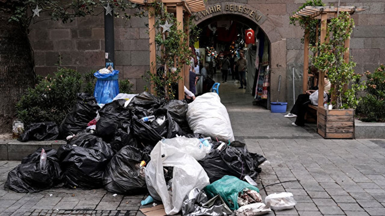 Foto - CHP'li belediyede turistler şaşkınlıkla bu felakete bakıyor: Gerçekten rezil olduk