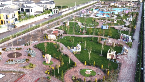 Foto - CHP'li belediyeden ilginç karar! İlçeyi ayağa kaldıran 20 milyon liralık parkı açıldığı gibi kapattı