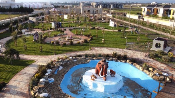 Foto - CHP'li belediyeden ilginç karar! İlçeyi ayağa kaldıran 20 milyon liralık parkı açıldığı gibi kapattı