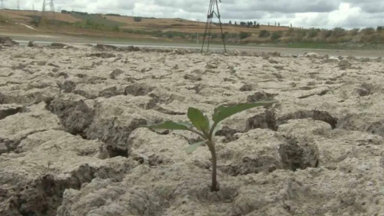 Foto - CHP’li belediyeler ülkeyi çöle çevirdi. Bursa’yı da kuruttular!