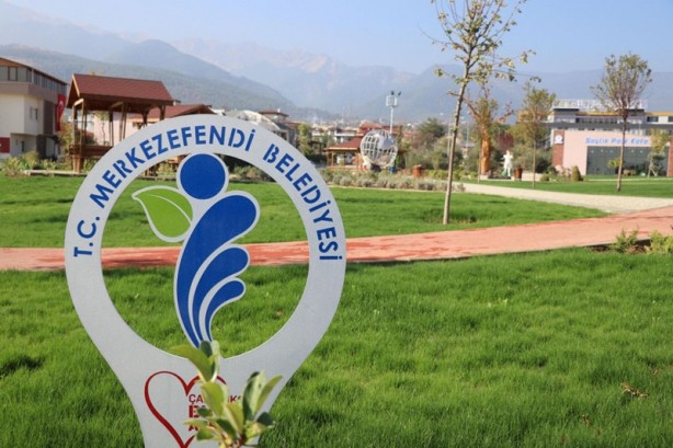 Foto - CHP'li Belediyenin sağlıkçı heykeli 