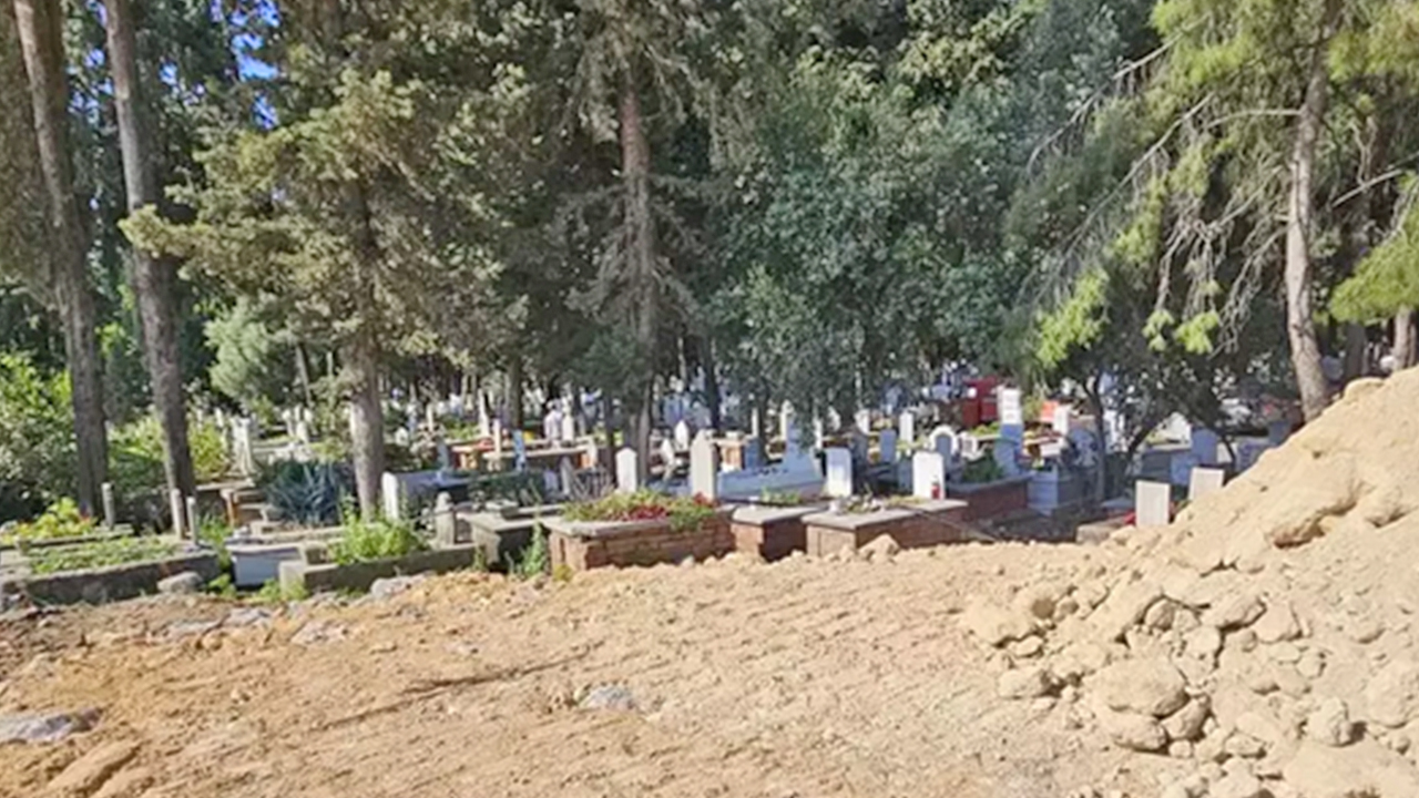 Foto - CHP’li belediyenin Selanik göçmenlerini üzen kararına Kültür Varlıklarını Koruma Bölge Kurulu ‘dur’ dedi: Andızlı’daki büyüklerimiz artık rahat uyuyacak... Bunların ne ‘ölü’ye ne ‘diri’ye saygısı var