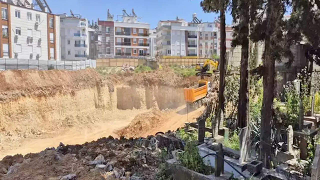 Foto - CHP’li belediyenin Selanik göçmenlerini üzen kararına Kültür Varlıklarını Koruma Bölge Kurulu ‘dur’ dedi: Andızlı’daki büyüklerimiz artık rahat uyuyacak... Bunların ne ‘ölü’ye ne ‘diri’ye saygısı var