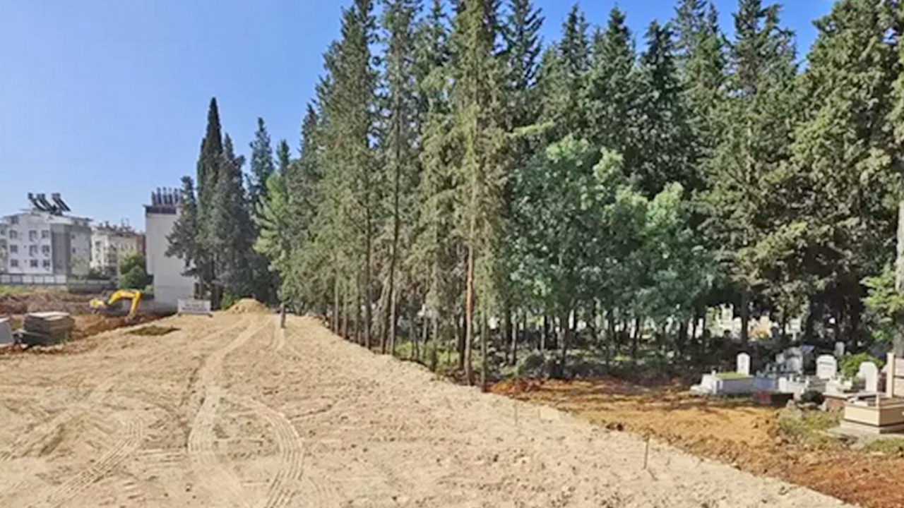 Foto - CHP’li belediyenin Selanik göçmenlerini üzen kararına Kültür Varlıklarını Koruma Bölge Kurulu ‘dur’ dedi: Andızlı’daki büyüklerimiz artık rahat uyuyacak... Bunların ne ‘ölü’ye ne ‘diri’ye saygısı var