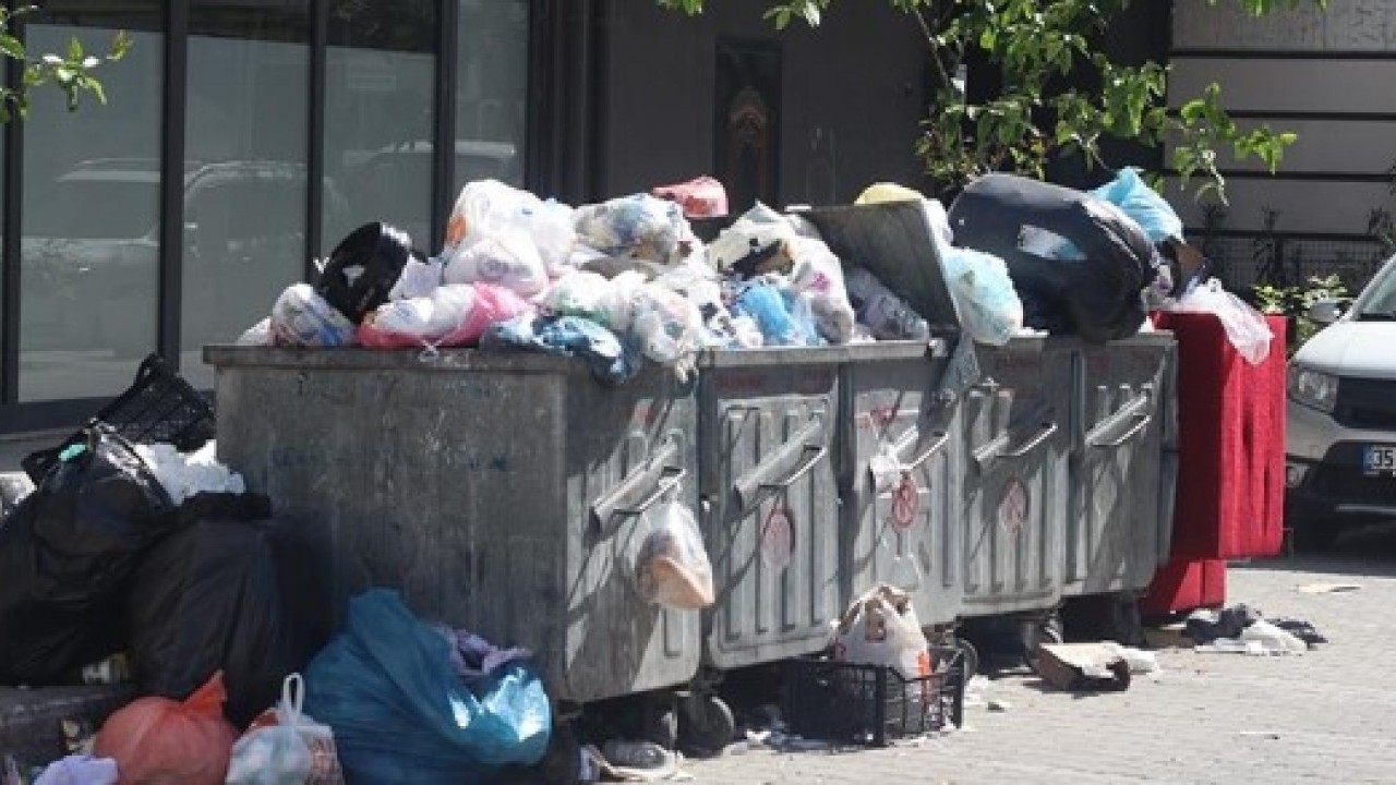 Foto - CHP'li Belediye'ye isyan: 'Sözünüzün arkasında durmadınız çöpünüzün arkasında durun'