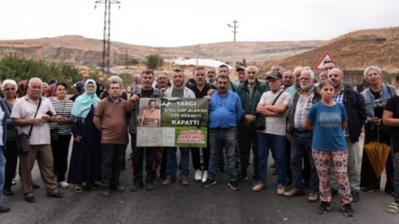 Foto - CHP'li Belediye'ye isyan: 'Sözünüzün arkasında durmadınız çöpünüzün arkasında durun'