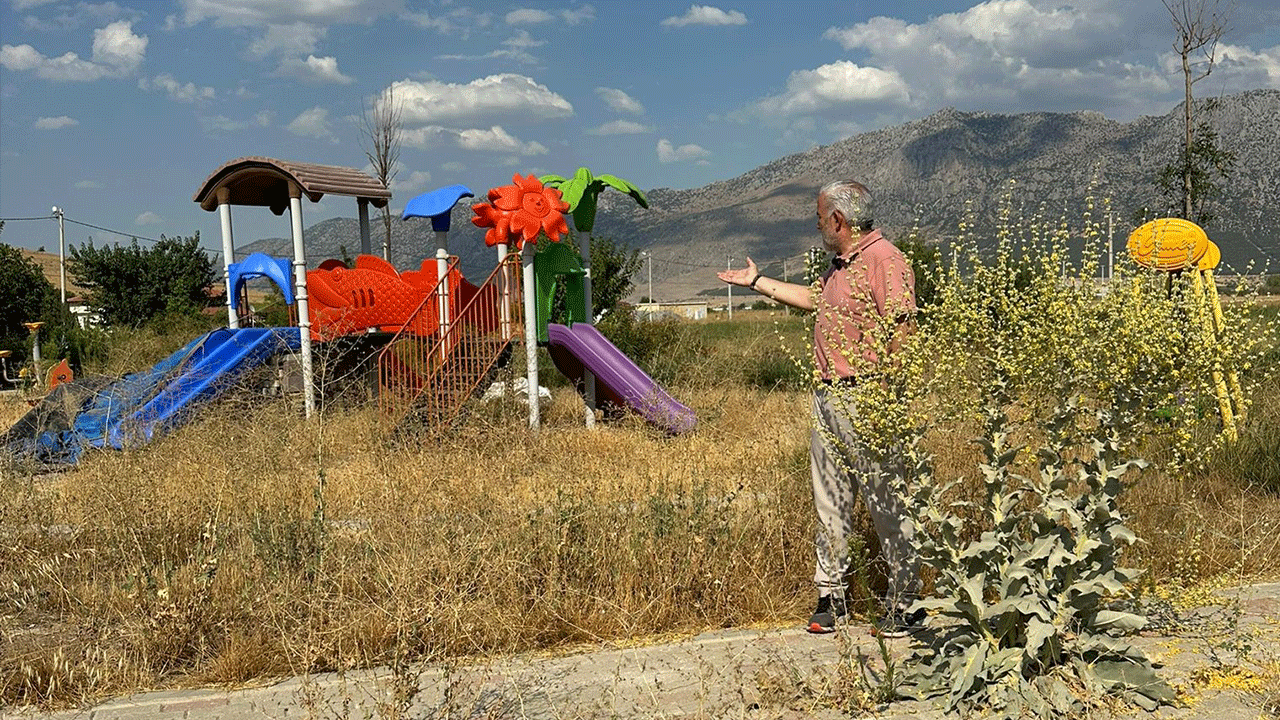 Foto - CHP’li belediyeye tepki yağıyor! Park ve çocuk oyun alanları çürümeye terk edildi