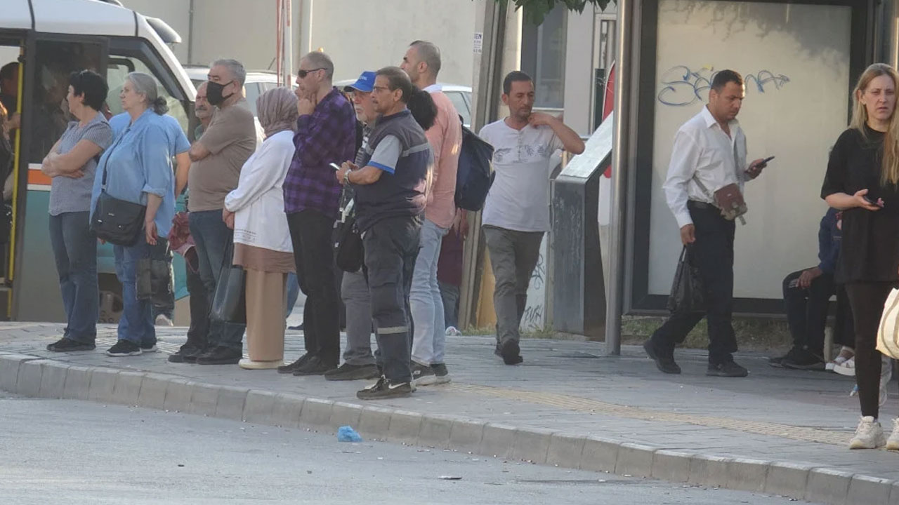 Foto - CHP’li büyükşehirde çalışanlar grevde, ulaşım felç! "CHP’ye oy verenlere müstahak"