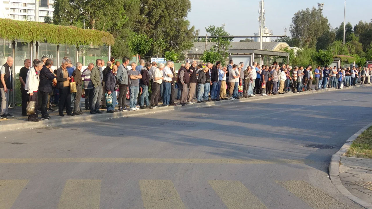 Foto - CHP’li büyükşehirde çalışanlar grevde, ulaşım felç! "CHP’ye oy verenlere müstahak"